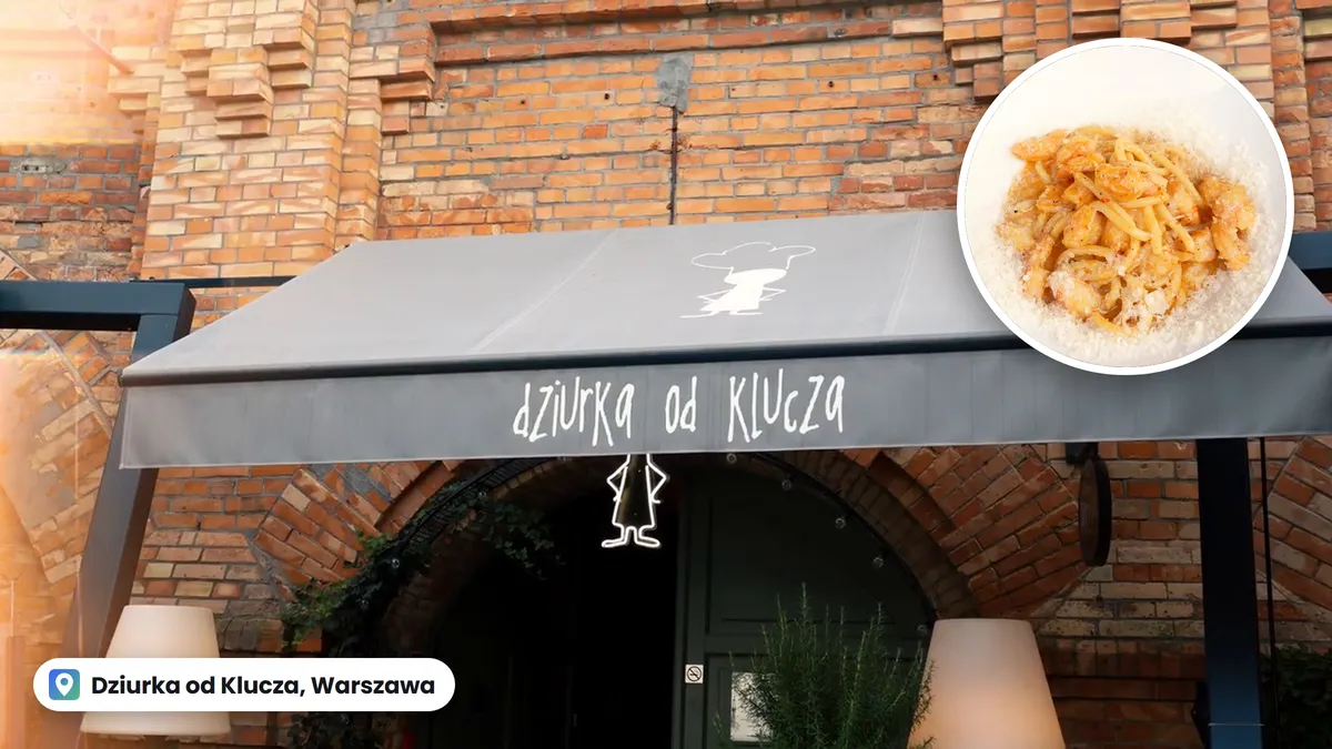 Wejście do restauracji Dziurka od Klucza w ceglanym Forcie Służew, w kółku talerz makaronu bigoli z krewetkami