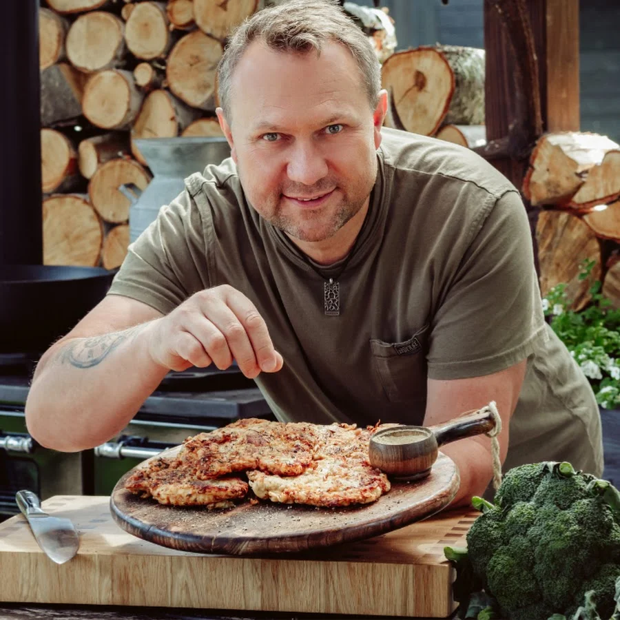 Tomasz Strzelczyk, twórca kanału Oddaszfartucha