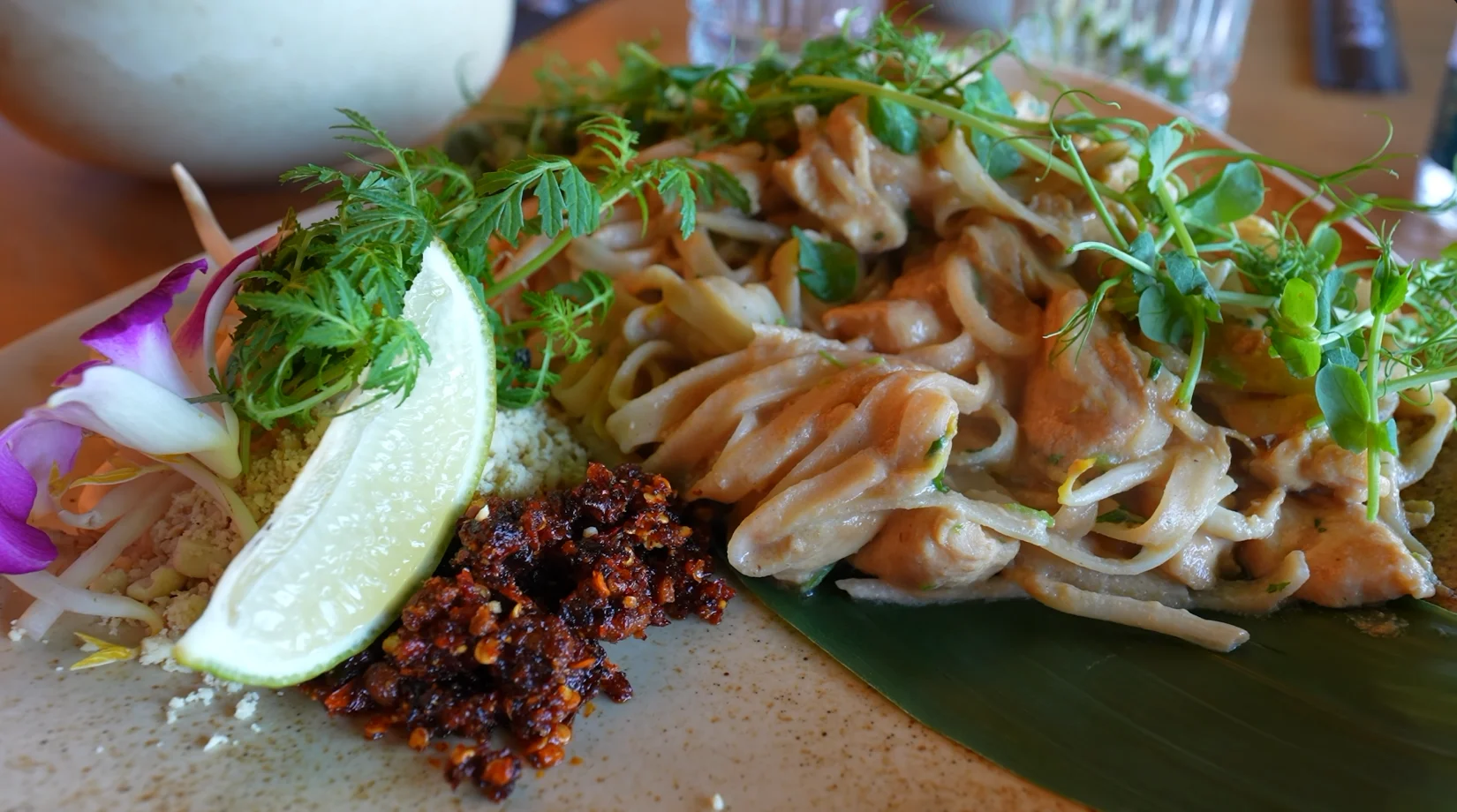Pad Thai i dania z azjatyckiej restauracji Monsun w hotelu Gołębiewski w Pobierowie
