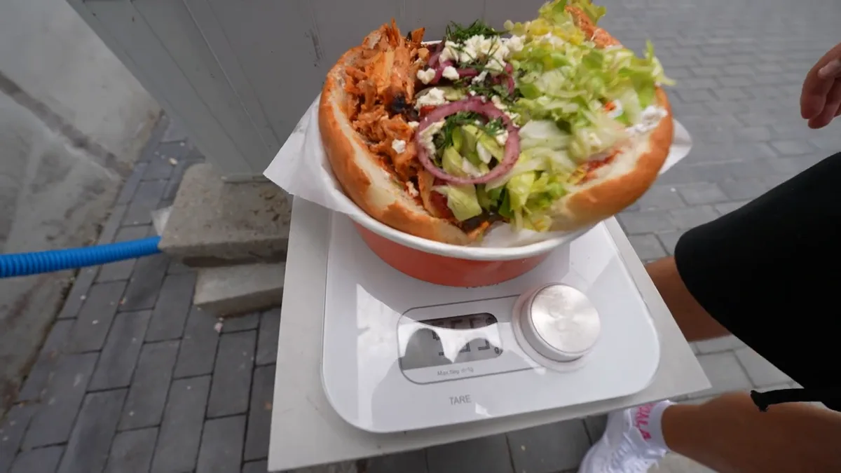 Kebab gemüse Viral na wadze kuchennej, wynik 565 g z opakowaniem