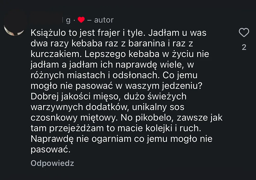Komentarz pod odpowiedzią lokalu nazywający Książula frajerem, z polubieniem oznaczonym jako autor