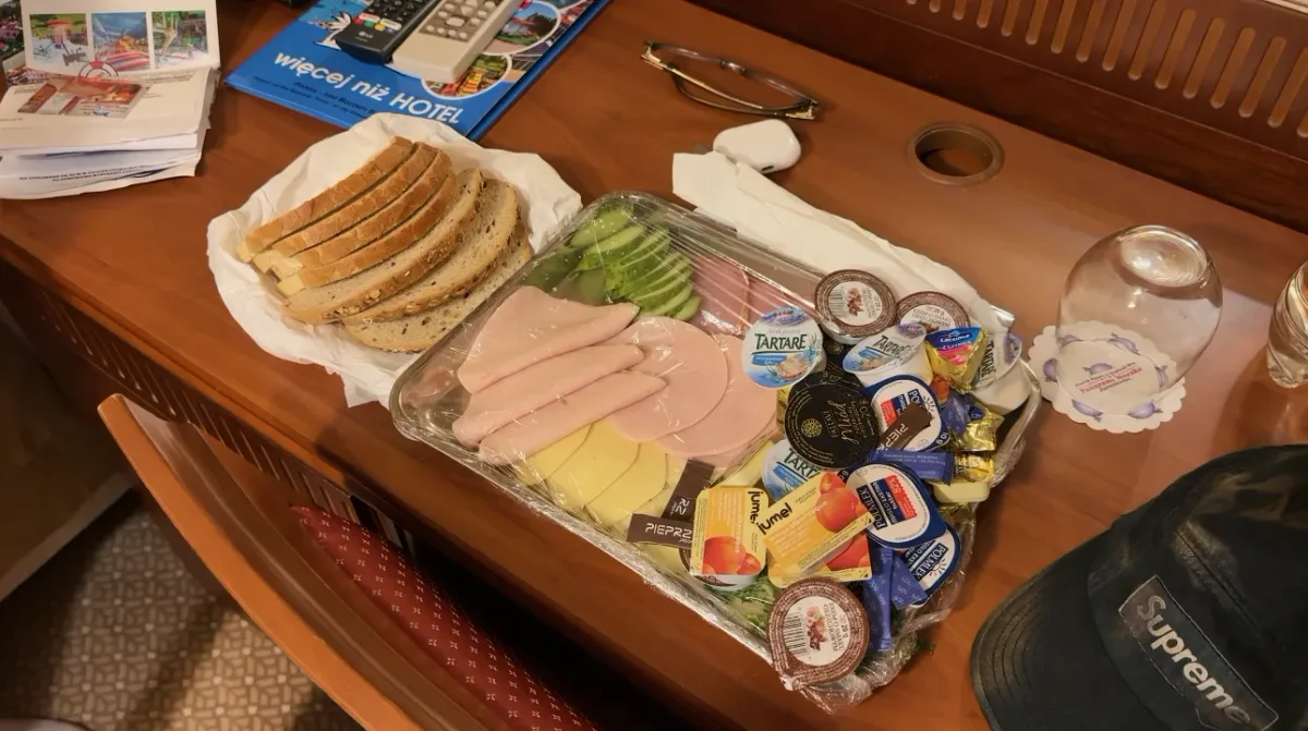 Kolacja zrób to sam pozostawiona w pokoju dla gości, Panorama Morska Jarosławiec