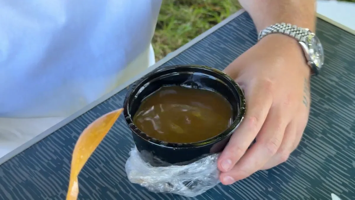 Zupa rybna frutti di mare za 49 zł w pojemniku na wynos z Trattorii Aurora