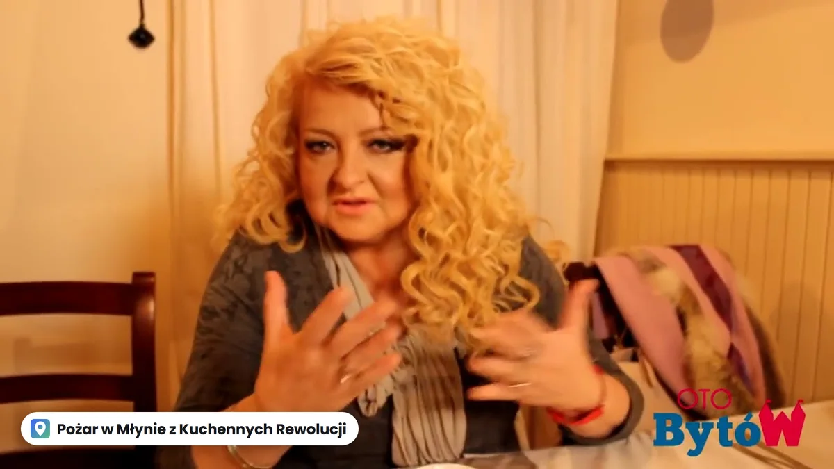 Magda Gessler przy stoliku w restauracji Młyn w Bytowie podczas nagrań Kuchennych Rewolucji