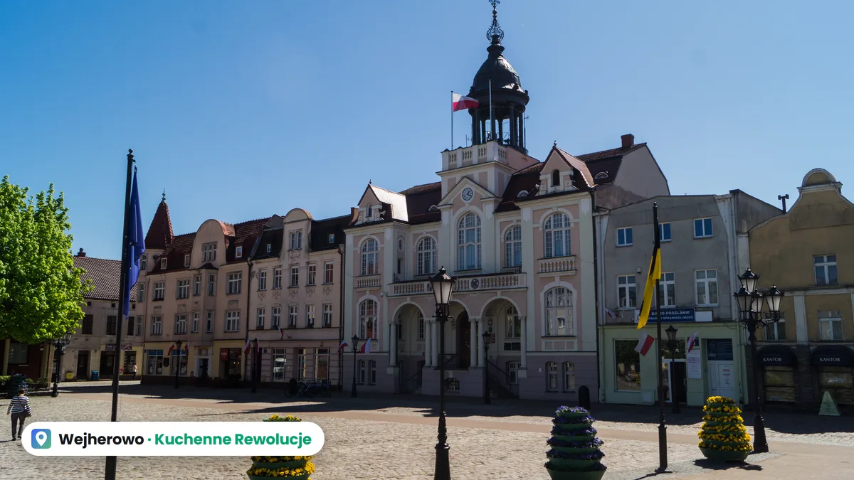 Ratusz i rynek w Wejherowie, kilka kroków od miejsca, w którym działała restauracja Deptak