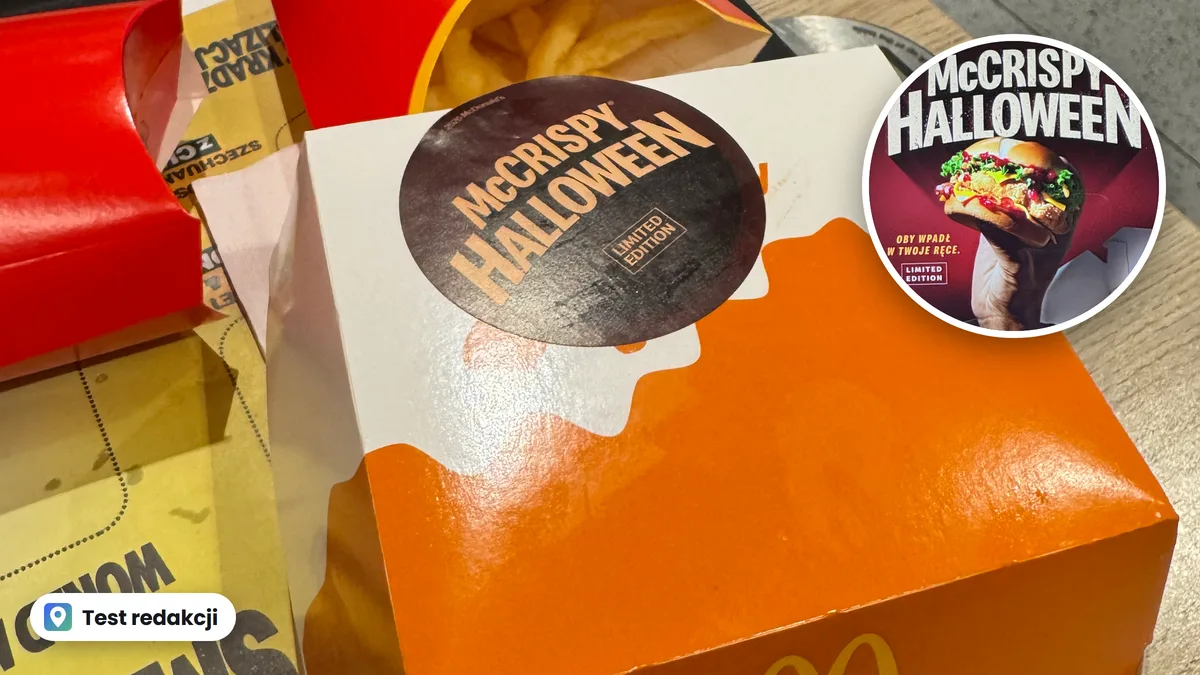 Pomarańczowe pudełko McCrispy Halloween z naklejką Limited Edition, w kółku reklama burgera z ekranu kiosku