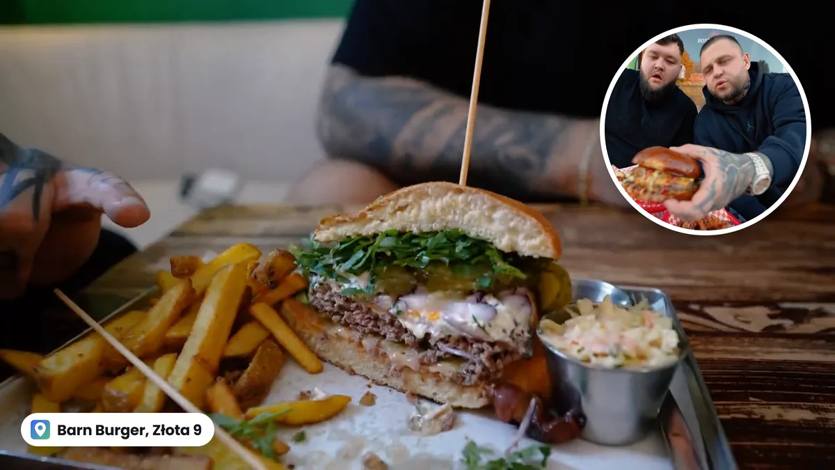 Przekrojony burger Sex and Violence z frytkami i colesławem w Barn Burgerze, w kółku prowadzący kanału Na Hapsa z burgerem ze Świętych z Bostonu
