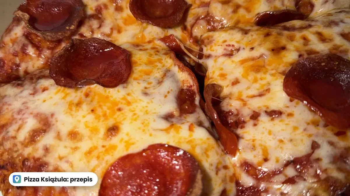 Pizza Fat Peppa Książula z roztopionym serem i plastrami pepperoni