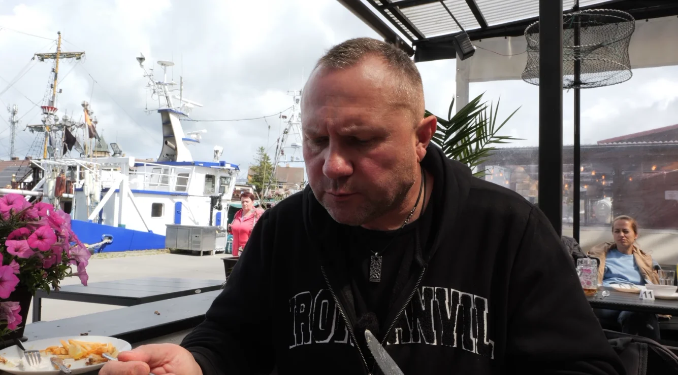 Czy najlepszy dorsz i śledziobuła w Łebie to mit? Tomasz Strzelczyk wkracza do akcji