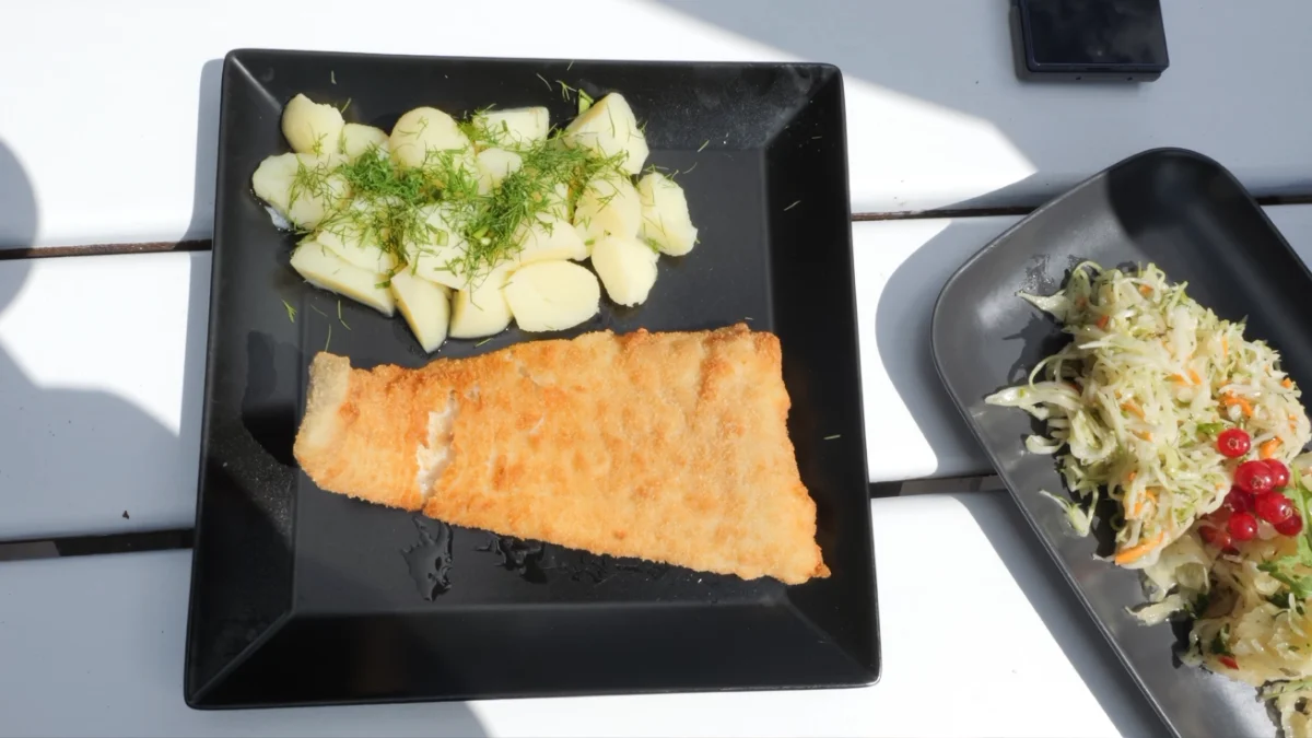 Świeży, bałtycki dorsz w restauracji Siesta Bar w Łebie