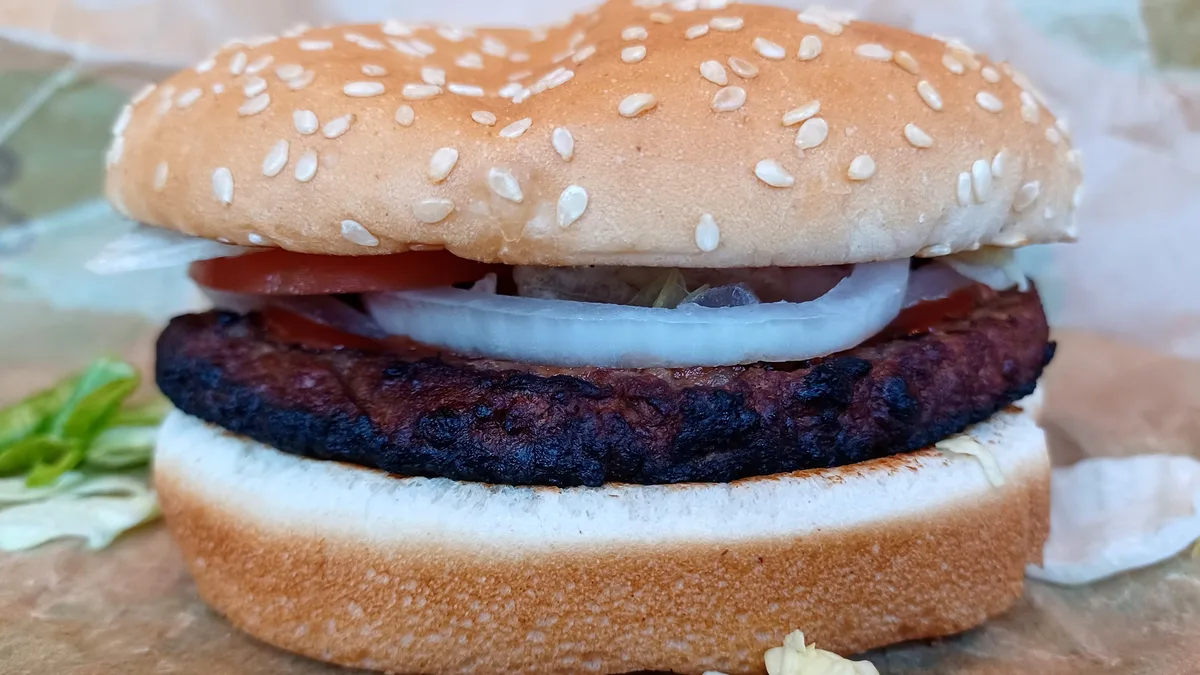 Wege w McDonald's, KFC, Burger Kingu i Maxie: co zjesz bez mięsa, ceny i kalorie