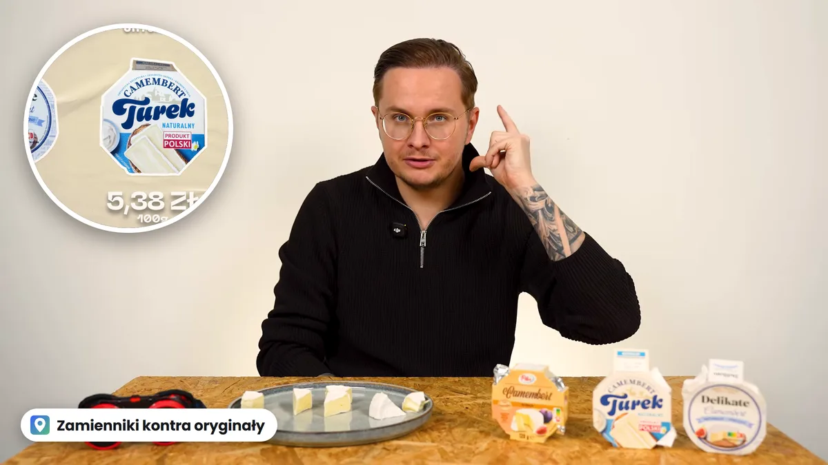 Autor kanału Sprawdzam Jak przy stole z trzema camembertami Pilos, Turek i Delikate, w kółku plansza z ceną Turka